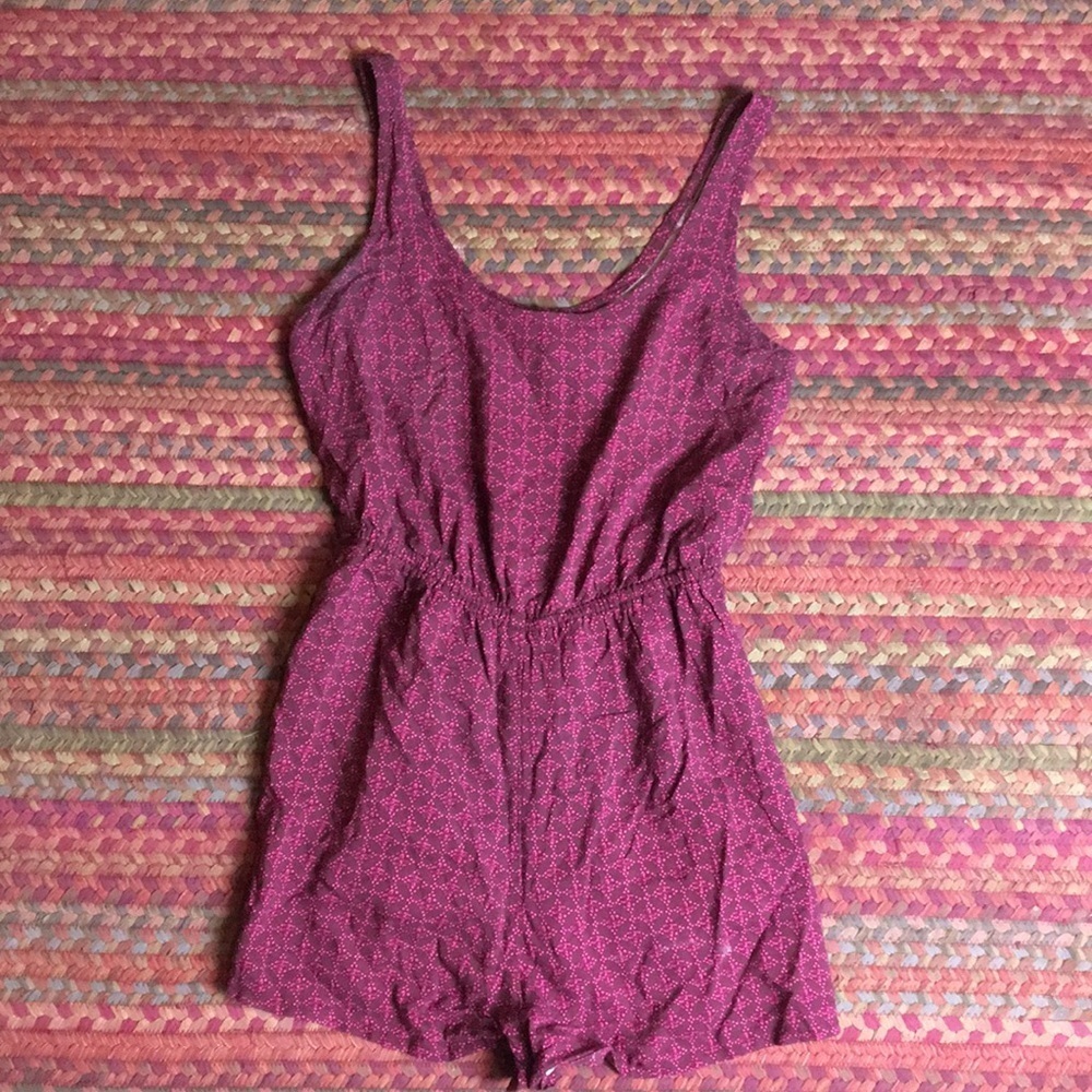MAROON FLORAL HOLLISTER ROMPER